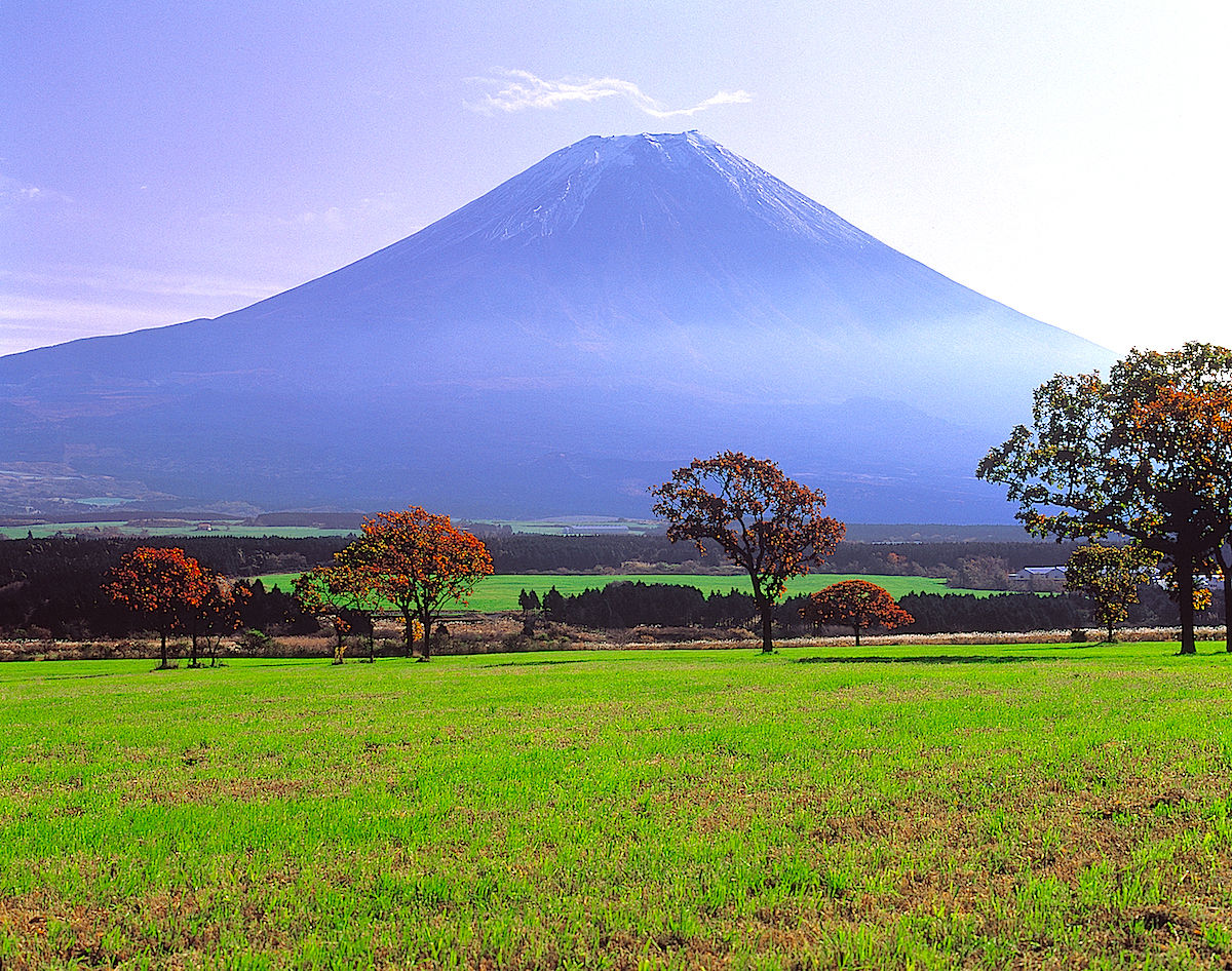 富士山が初冠雪する10月はもっとも素敵に富士山が迫る月