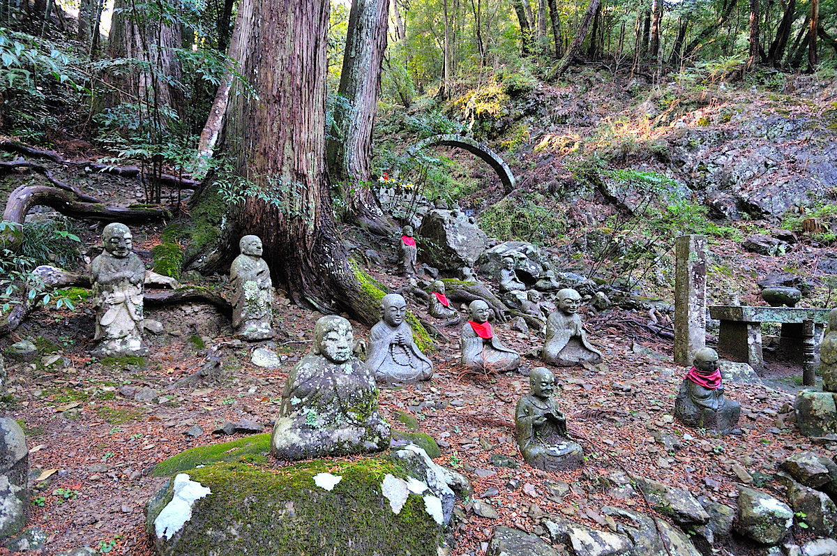 方広寺境内に安置される五百羅漢